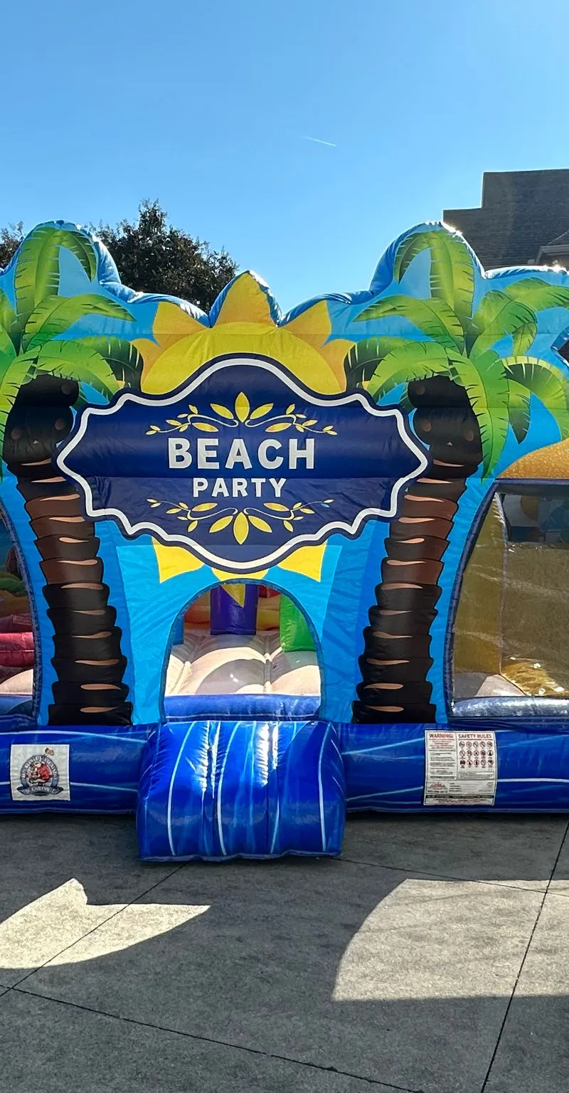 Beach-themed bounce house - Indoor/outdoor